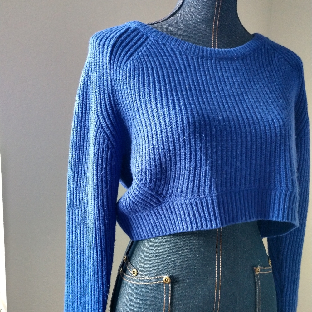 Crop top sweater